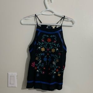 Tank top with floral stitching